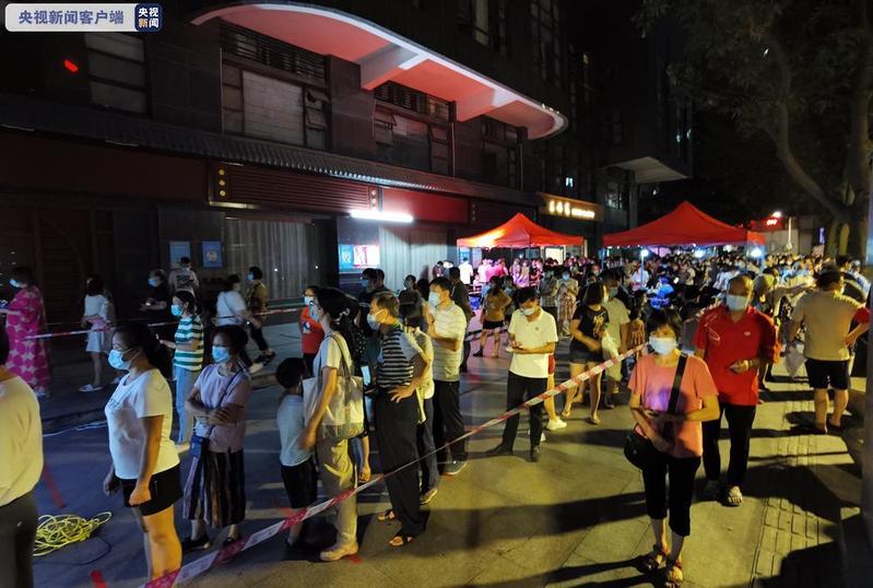 广州越秀区连夜开展核酸检测,守护城市安宁的灯火通明 广州越秀区连夜开展核酸检测,守护城市安宁的灯火通明