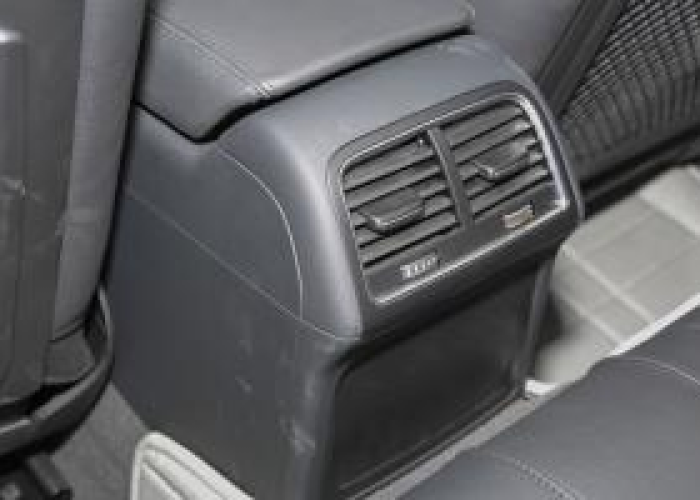 奥迪A5电池更换全攻略,一步步教你如何安全打开并更换电池 奥迪A5电池更换全攻略,一步步教你如何安全打开并更换电池