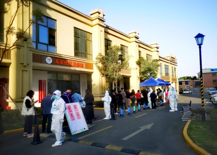 上海疫情小区发现记，一座城市的韧性考验与温情守护