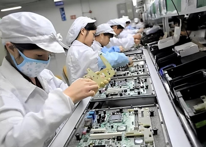 富士康郑州园区最新动态,产能优化与员工关怀并进,打造智能制造新标杆 富士康郑州园区最新动态,产能优化与员工关怀并进,打造智能制造新标杆