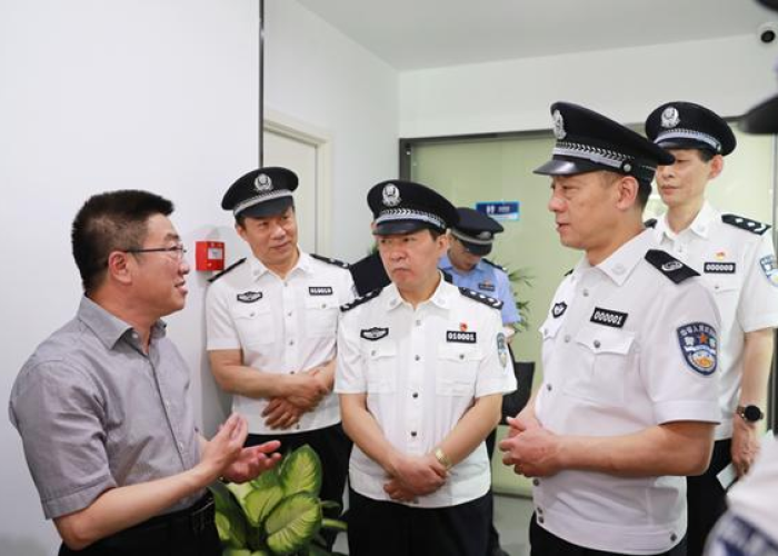 乌鲁木齐地铁壹号线恢复运行,城市脉搏再跳动,市民生活重焕活力 乌鲁木齐地铁壹号线恢复运行,城市脉搏再跳动,市民生活重焕活力