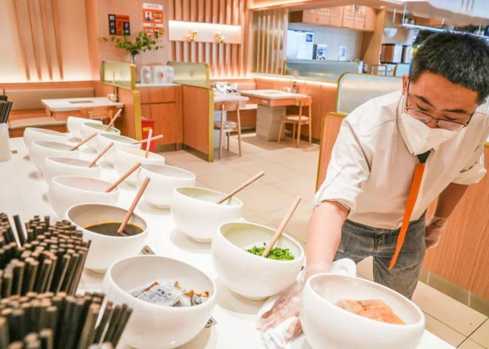北京堂食政策再收紧,48小时核酸证明成餐饮业新常态 北京堂食政策再收紧,48小时核酸证明成餐饮业新常态