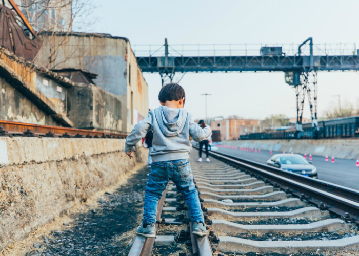 北京六岁男童的奇幻一天,从胡同到云端的心灵奇旅 北京六岁男童的奇幻一天,从胡同到云端的心灵奇旅