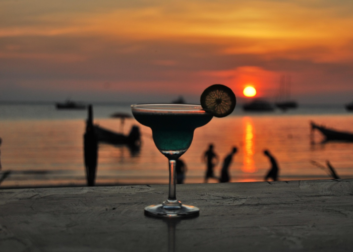 新冠安全距离,那几米之间,丈量的是文明与生命的尺度 新冠安全距离,那几米之间,丈量的是文明与生命的尺度