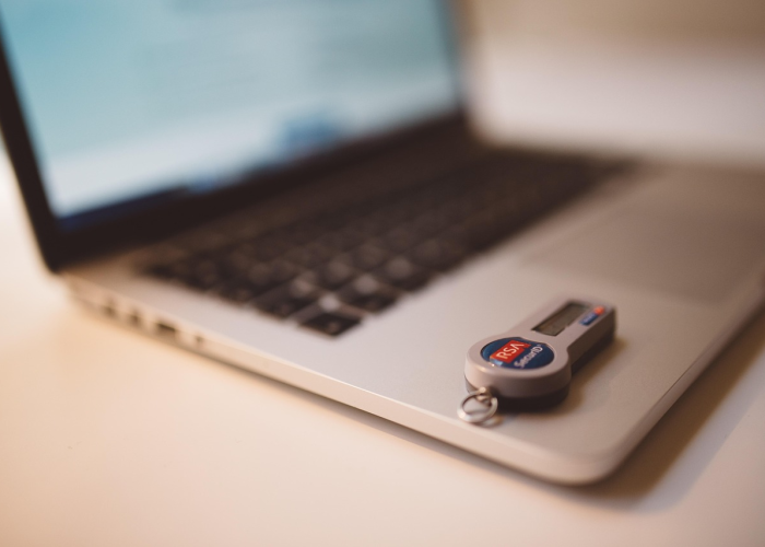 给大家讲解“微信斗牛房卡购买渠道”详细房卡怎么购买教程