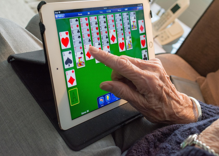 给大家讲解“微信金花群怎么买房卡”房卡详细充值