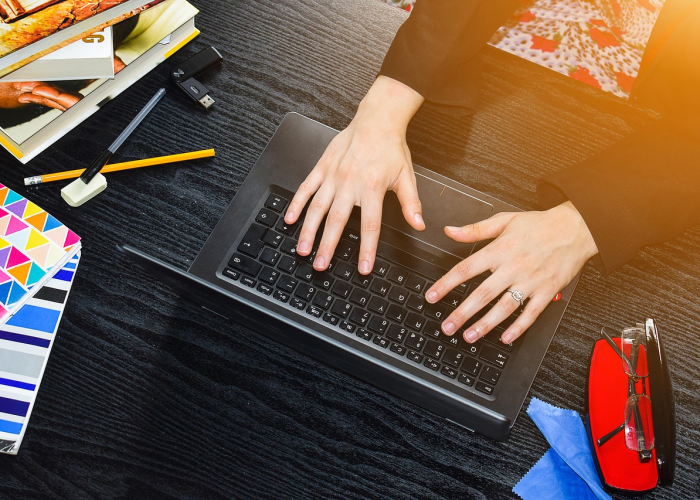 给大家讲解“微信牛牛房卡购买”房卡获取方式