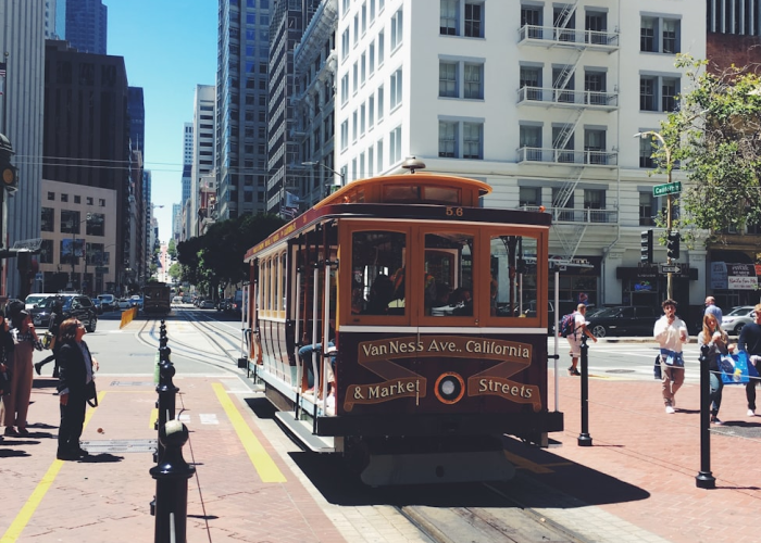 北京无确诊病例的静默时刻，数据背后的城市韧性与社会启示