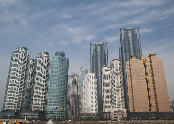 深圳再启封闭社区，一座超大城市与病毒的精准博弈