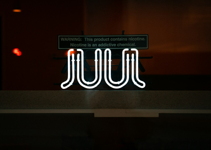 全球疫情再亮红灯，单日新增破叁肆万，美国独超伍.柒万例的警示与反思