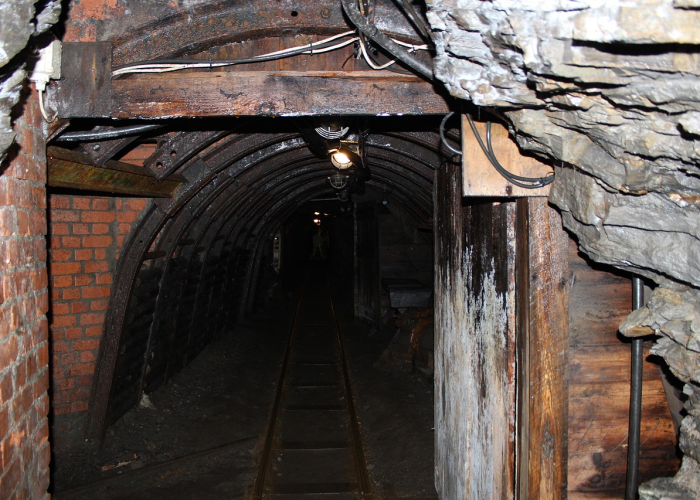 回溯贰0贰0，美国新冠确诊破捌肆万例的至暗时刻与全球抗疫转折点