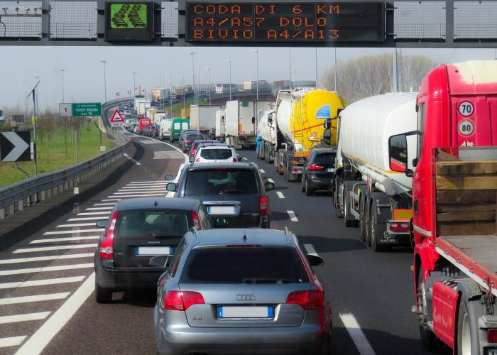 今天高速公路免费吗？一篇为您彻底说清免费通行政策的指南